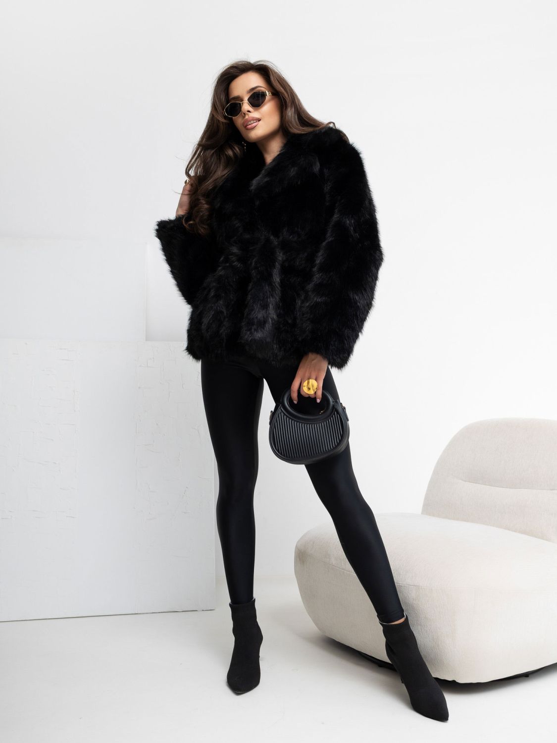 Elegante kurze Wolljacke mit Gürtel