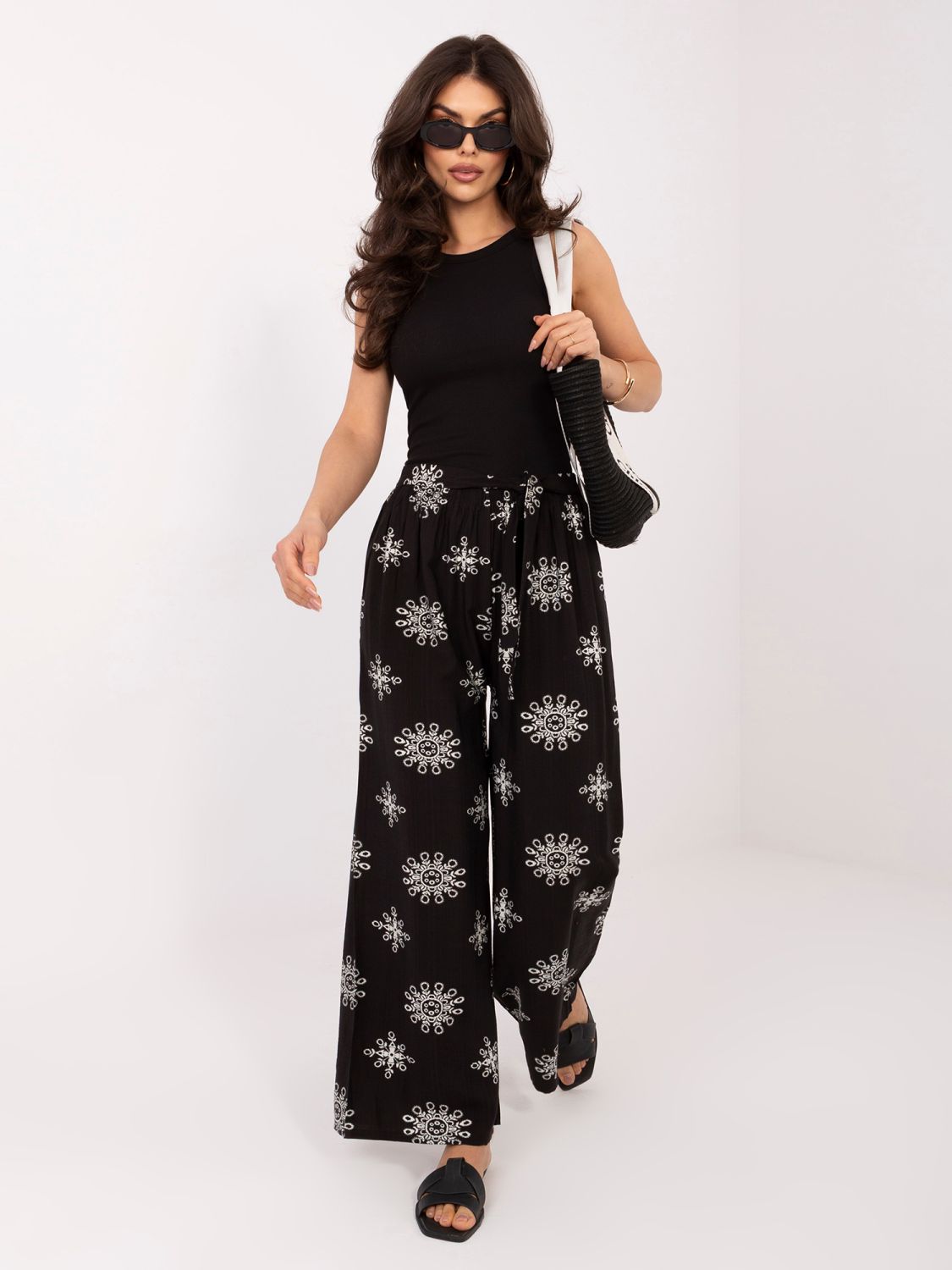 Schwarze Palazzo-Hose mit Gürtel und Print