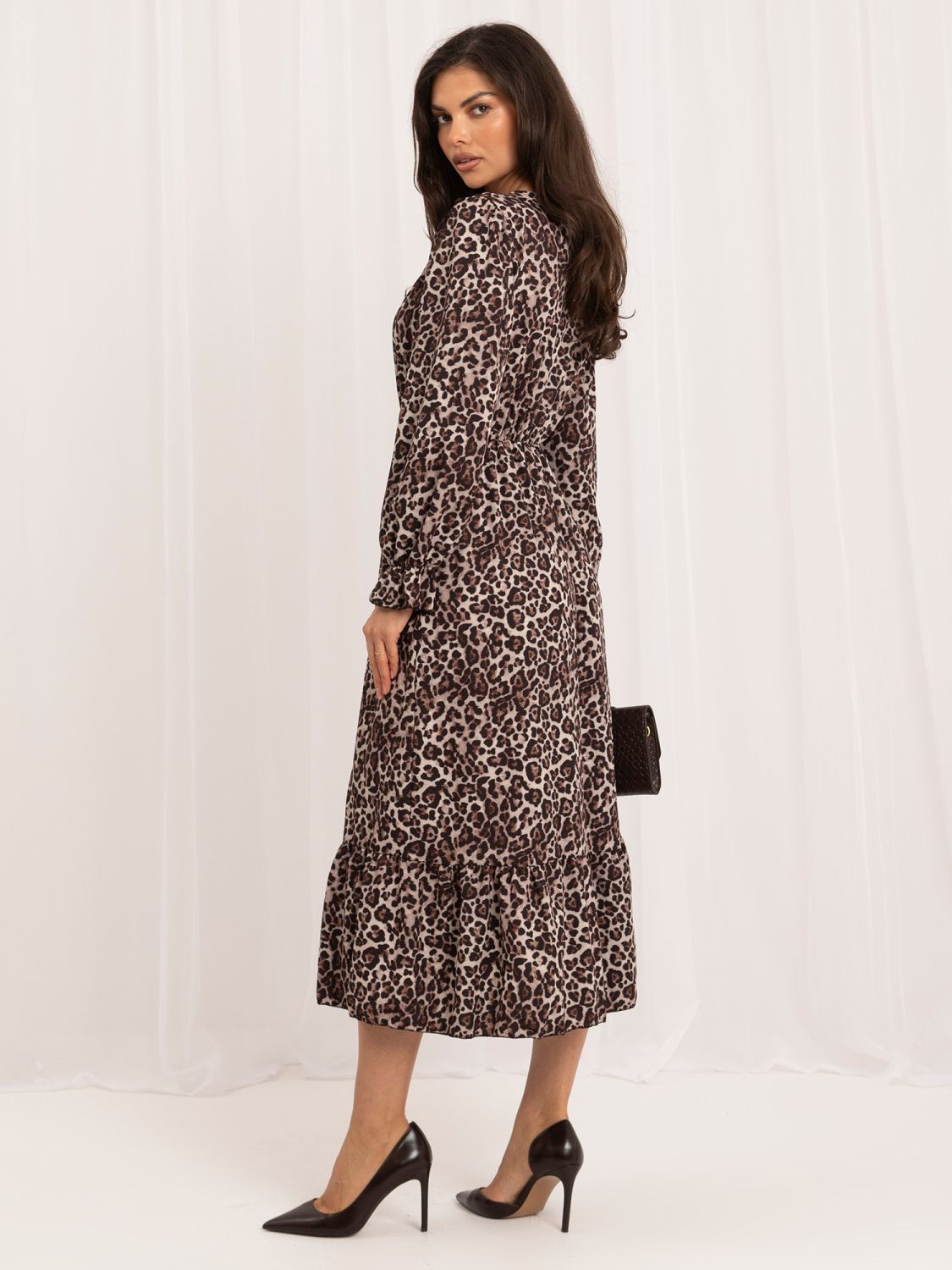 Schwarz-beiges Midikleid mit Volant und Animal-Print