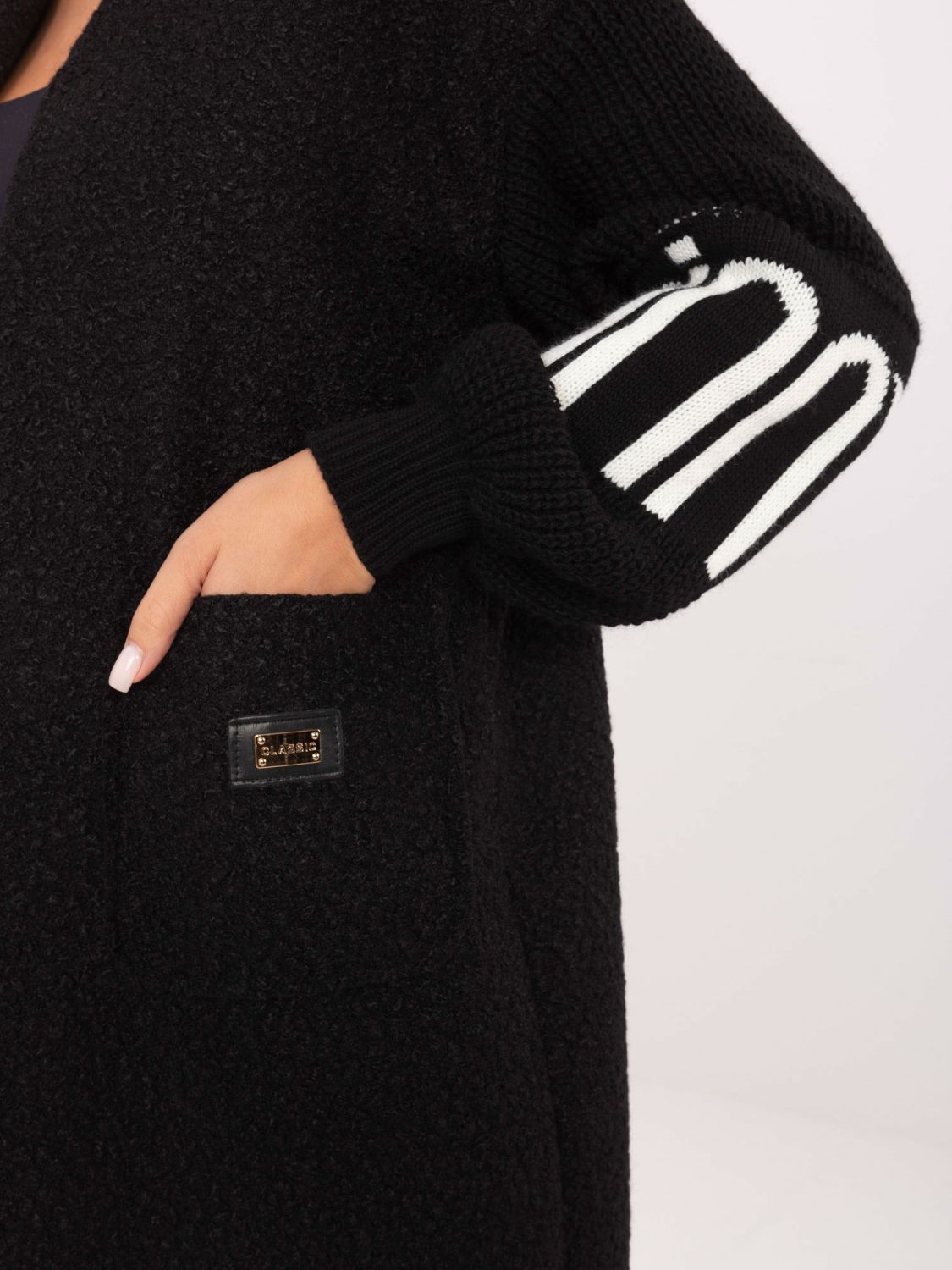 Schwarzer Cardigan mit Taschen und Puffärmeln