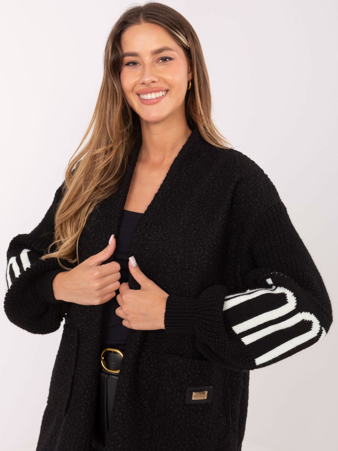 Schwarzer Cardigan mit Taschen und Puffärmeln