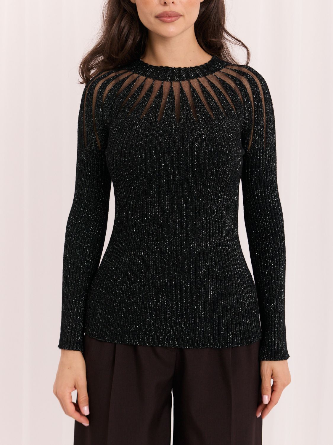 Eleganter schwarzer Pullover mit Rundhalsausschnitt