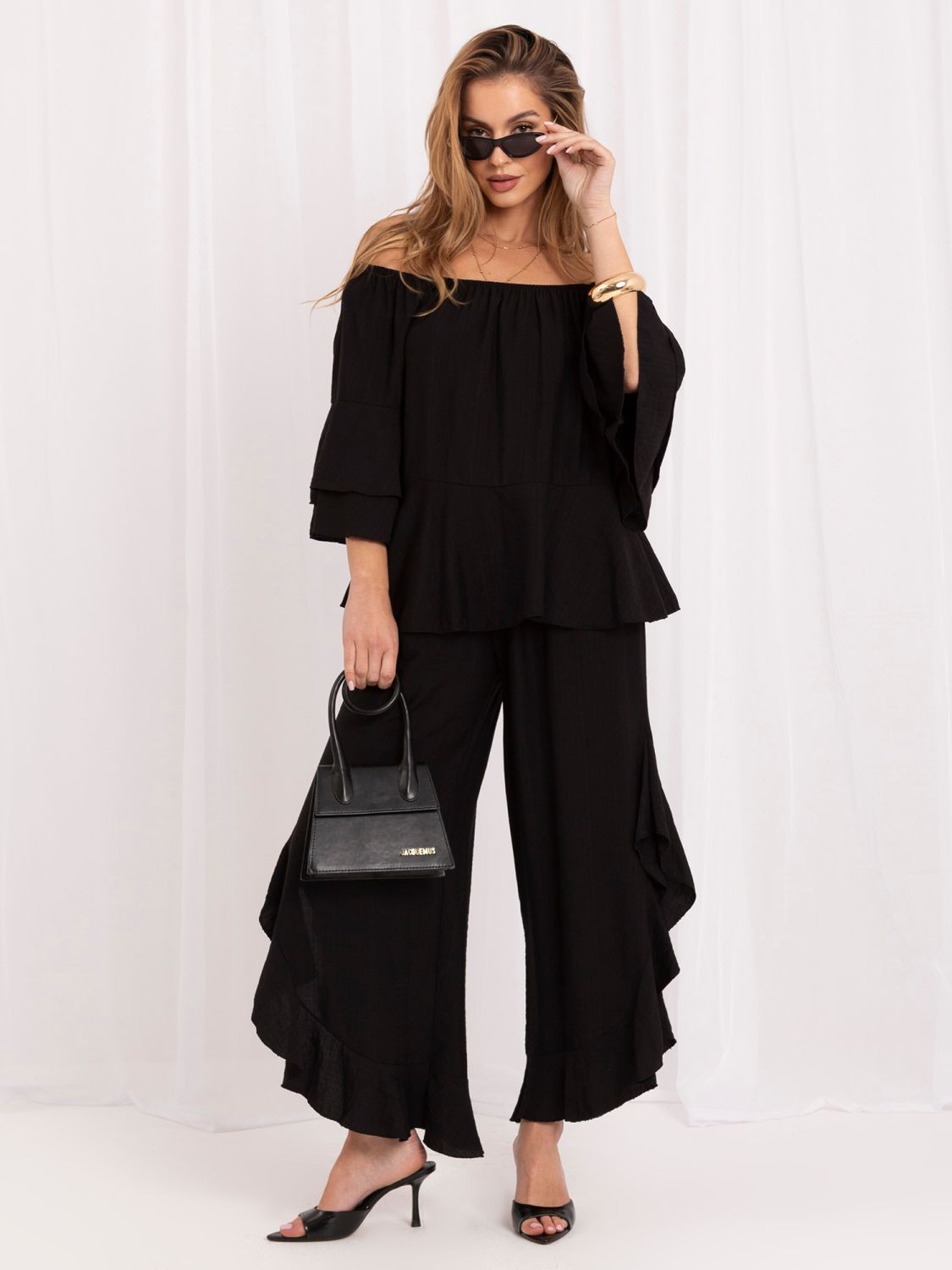 Schwarzes Set mit Bluse und Hose
