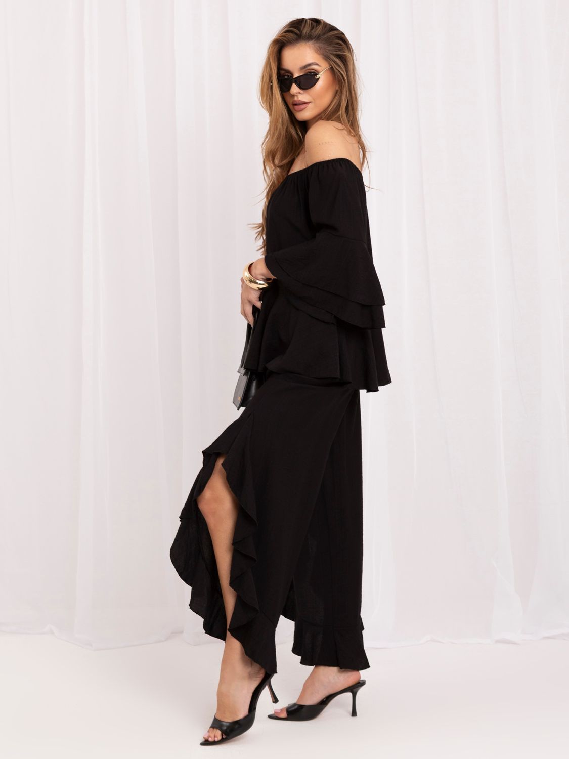 Schwarzes Set mit Bluse und Hose
