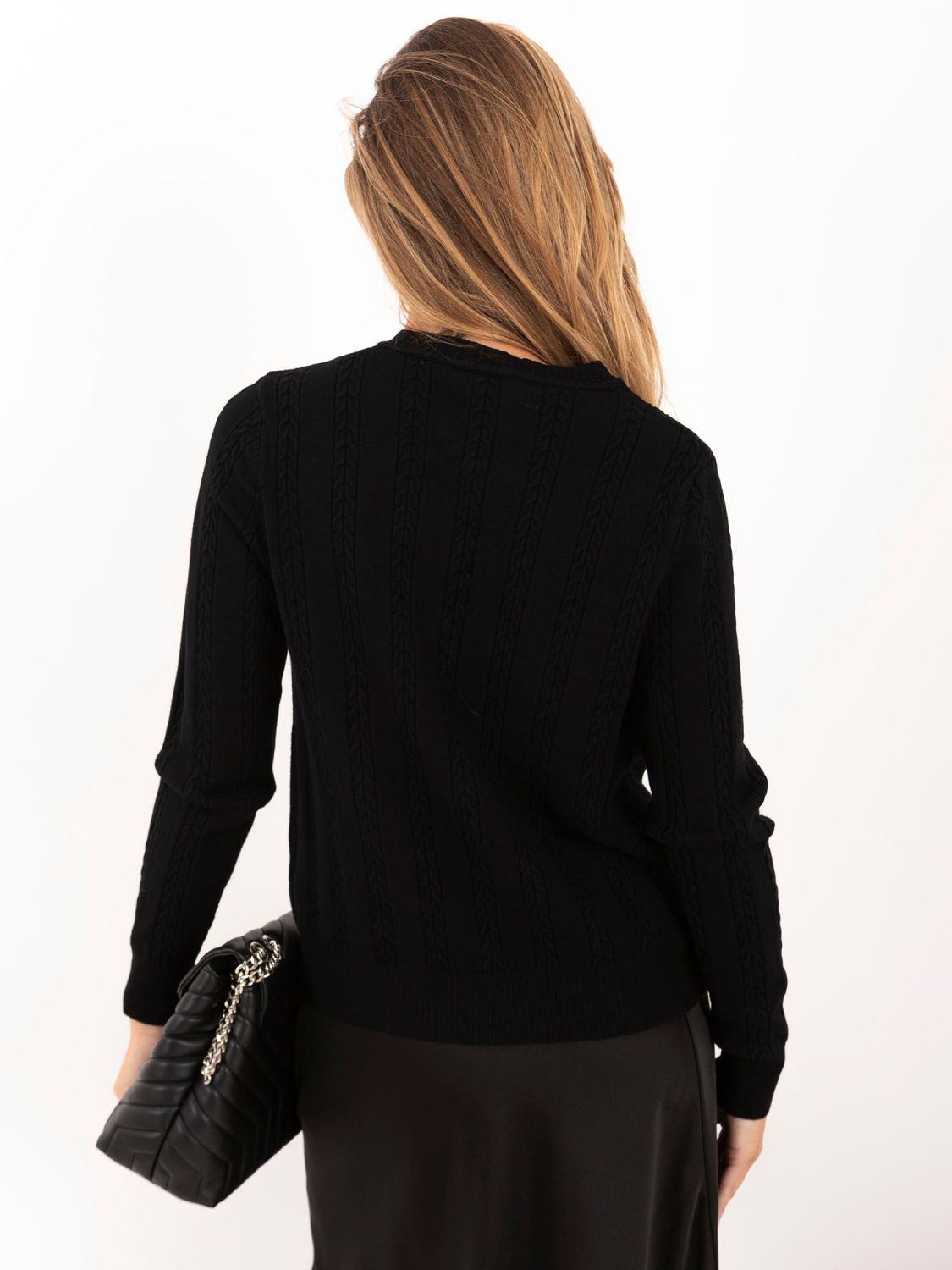 Eleganter schwarzer Pullover mit Rundhalsausschnitt