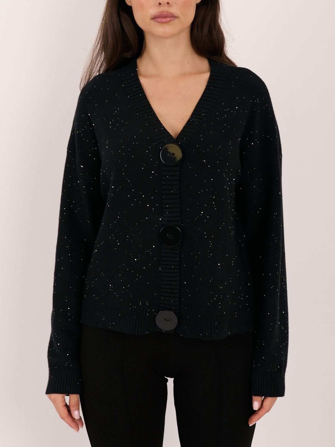 Eleganter schwarzer Pullover mit Pailletten und Knöpfen