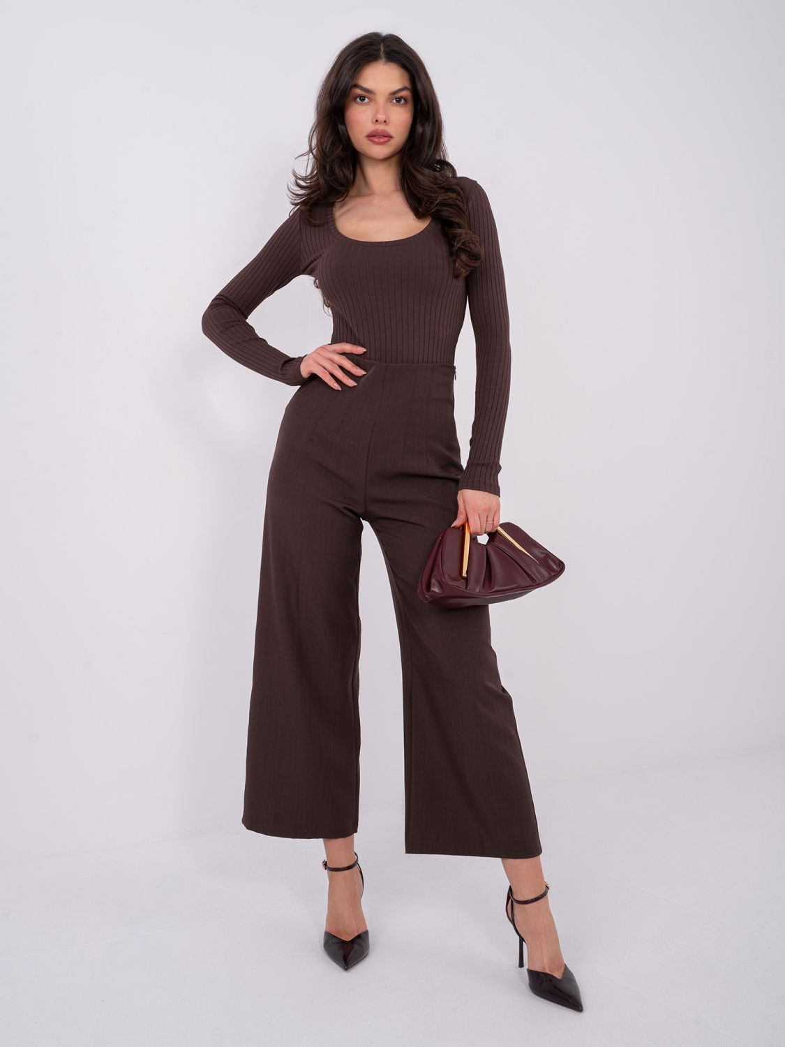 Brauner, gerippter Body mit langen Ärmeln