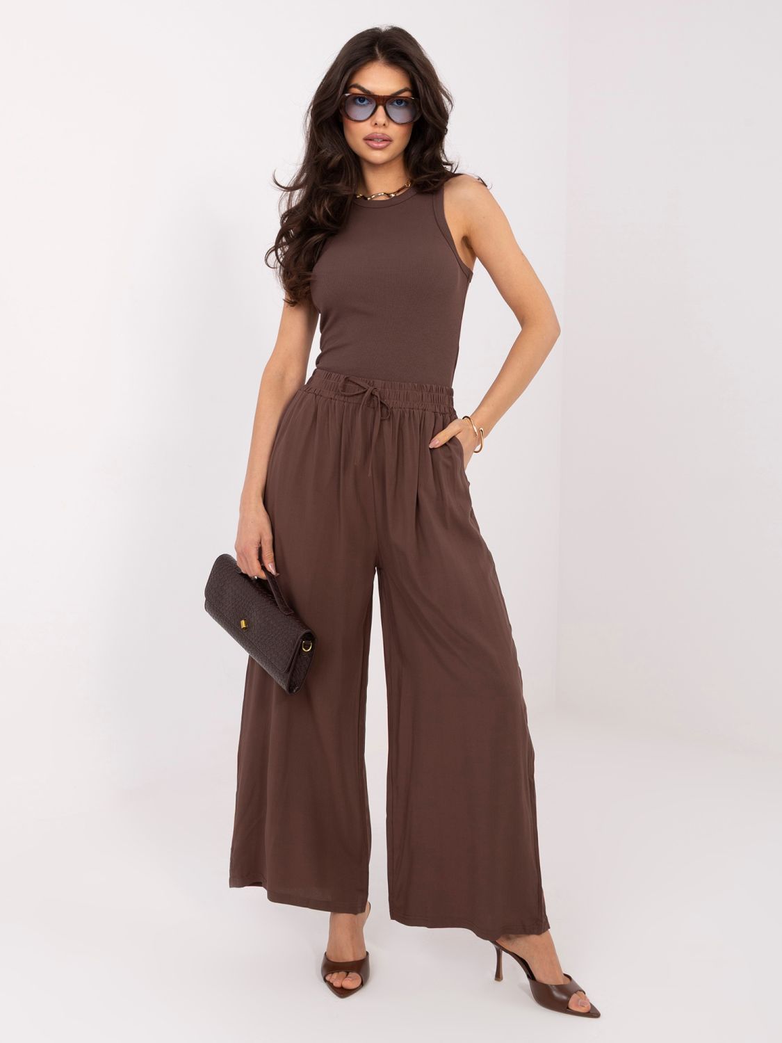 Braunes, geripptes Top ohne Ärmel