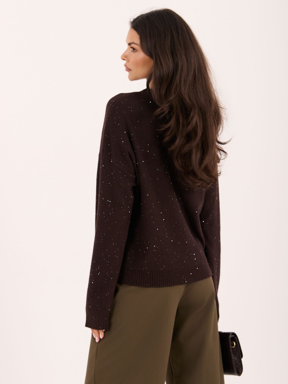 Eleganter brauner Pullover mit Pailletten und Knöpfen