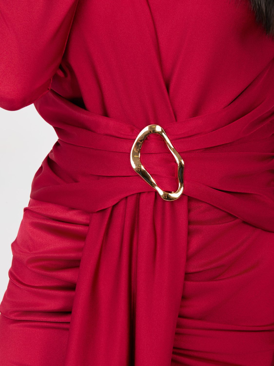 Elegantes rotes Maxi-Kleid mit langen Ärmeln und Wickelausschnitt