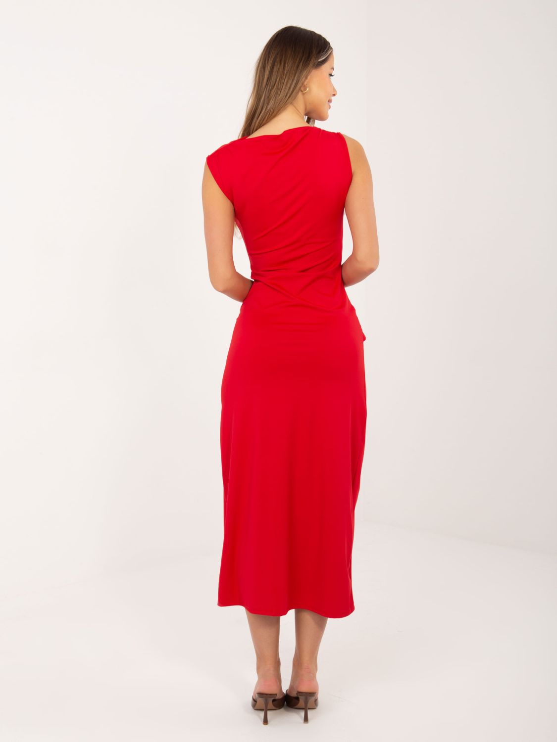 Elegantes rotes Midi-Kleid ohne Ärmel