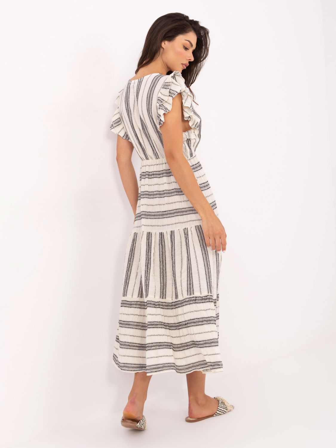 Weiß-schwarzes ausgestelltes Kleid mit V-Ausschnitt