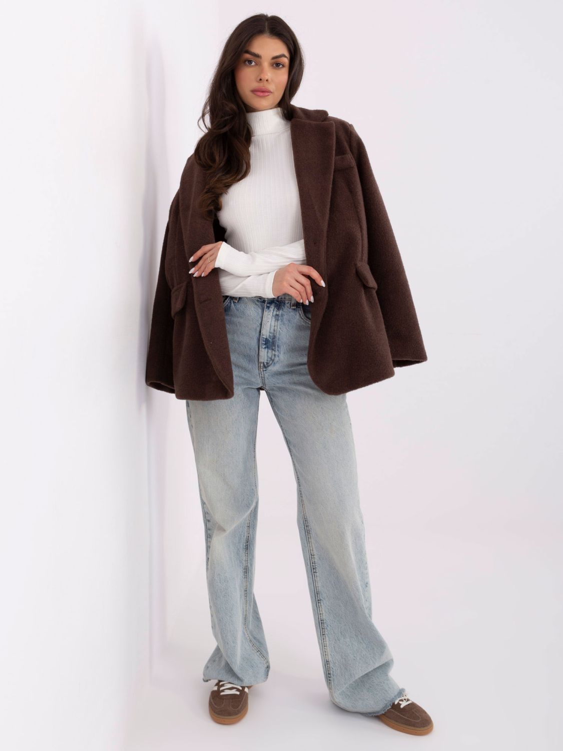 Gestreifte Baumwollbluse mit Rollkragen in Ecru