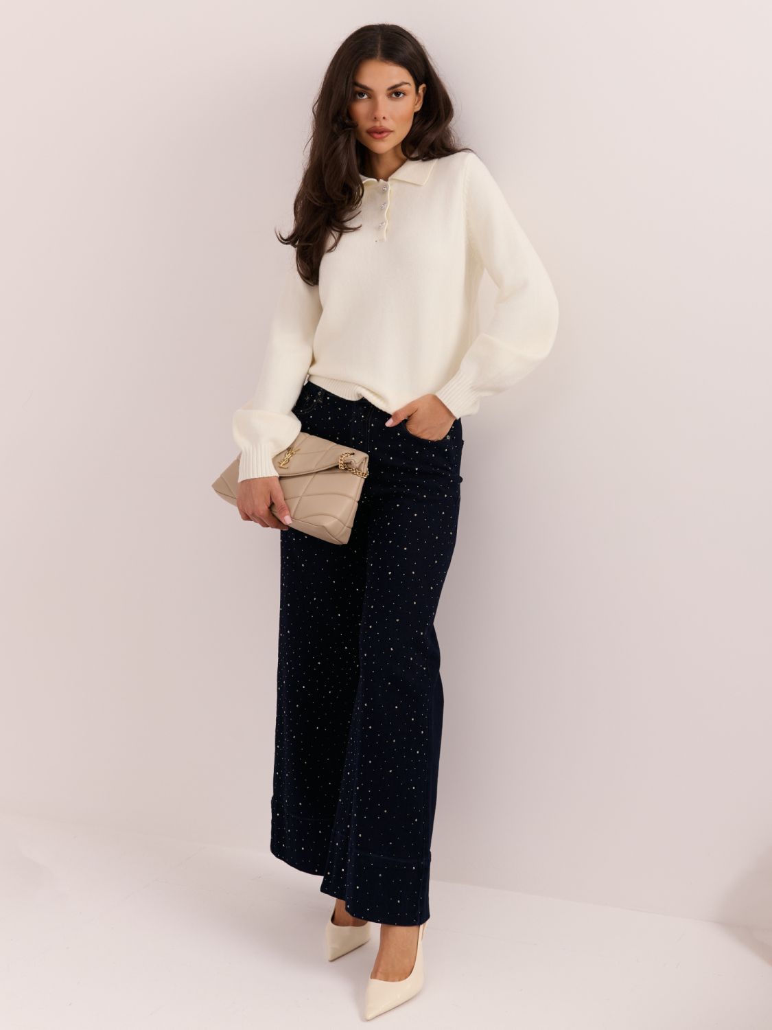 Eleganter Ecru-Pullover mit Kragen und Knöpfen