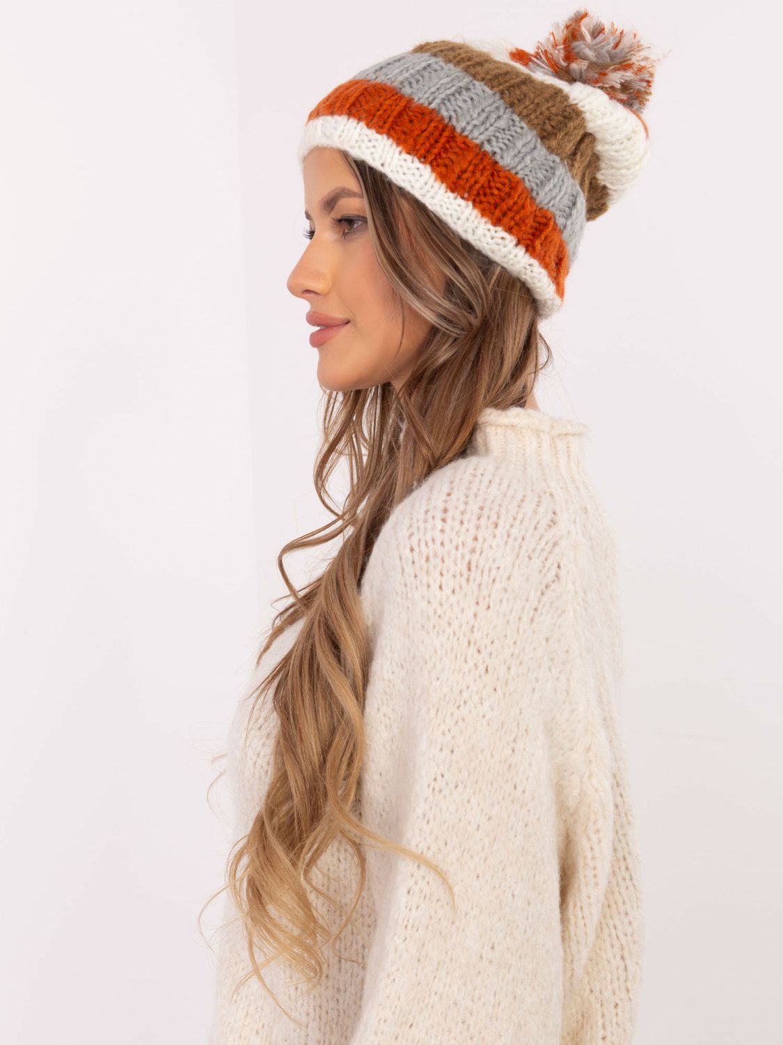 Elegante Mütze mit Streifen