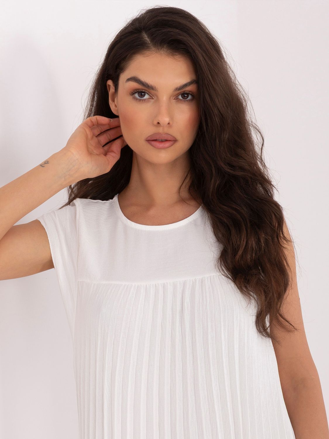 Elegantes Midi-Kleid in Ecru mit Taschen