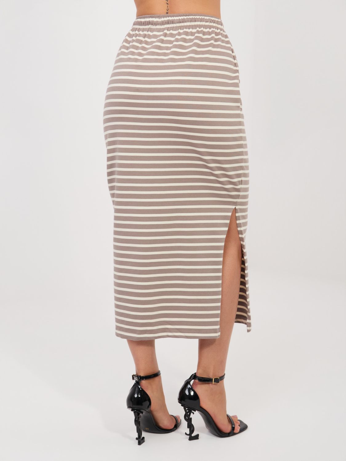 Beiger Midi-Rock mit Streifen und Taschen
