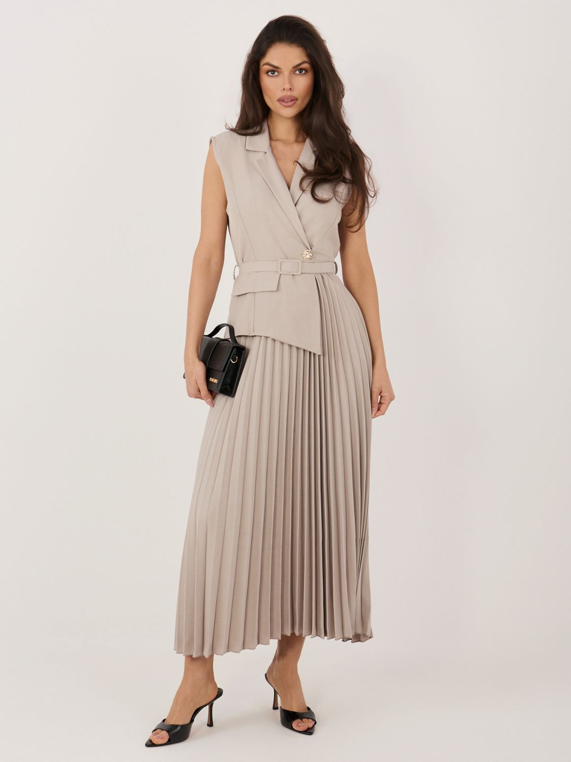 Elegantes beigefarbenes Midi-Kleid mit Gürtel und Pailletten