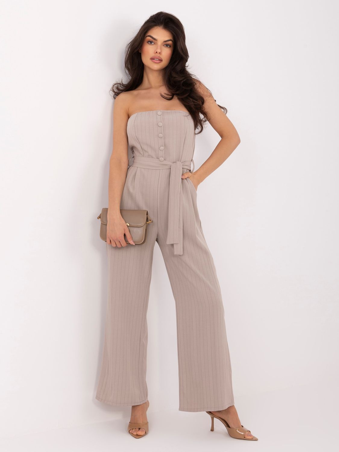 Beiger gestreifter Jumpsuit mit Gürtel und Taschen