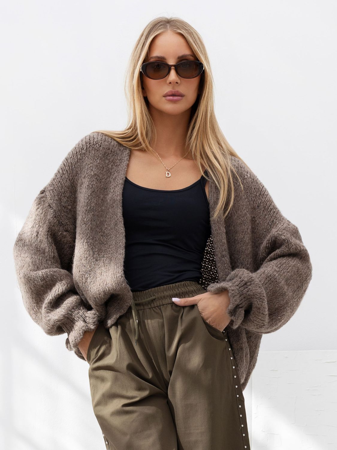 Beiger Pullover mit Volant