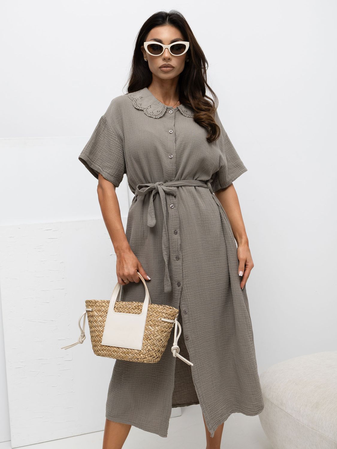 Beiges ausgestelltes Midi-Kleid mit Gürtel und Taschen