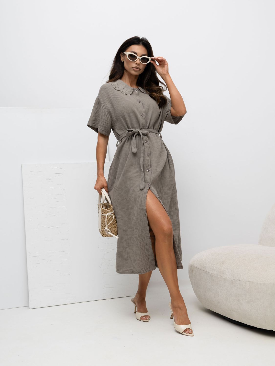 Beiges ausgestelltes Midi-Kleid mit Gürtel und Taschen