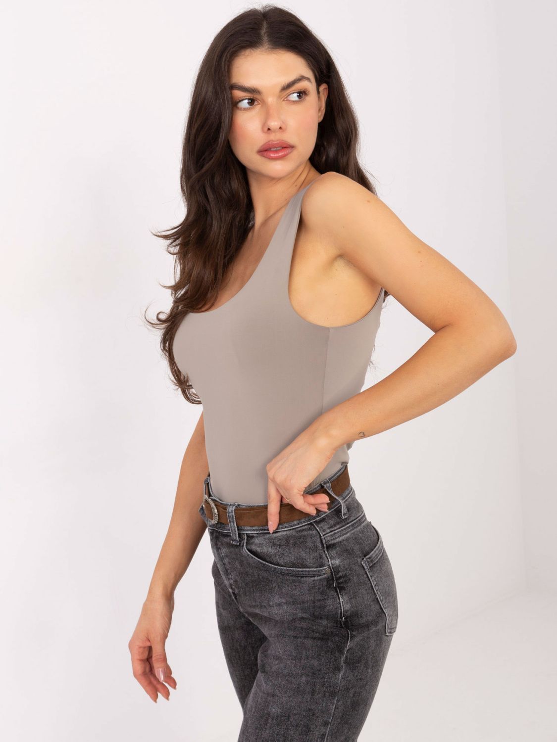 Beigefarbenes ärmelloses Top mit Rundhalsausschnitt