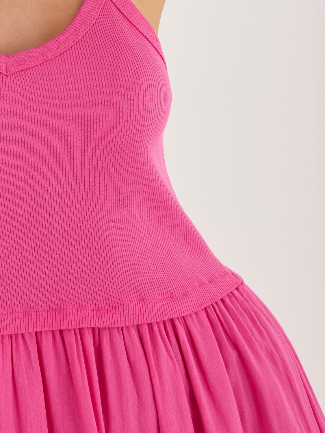Maxi ausgestelltes Kleid mit Trägern, rosa