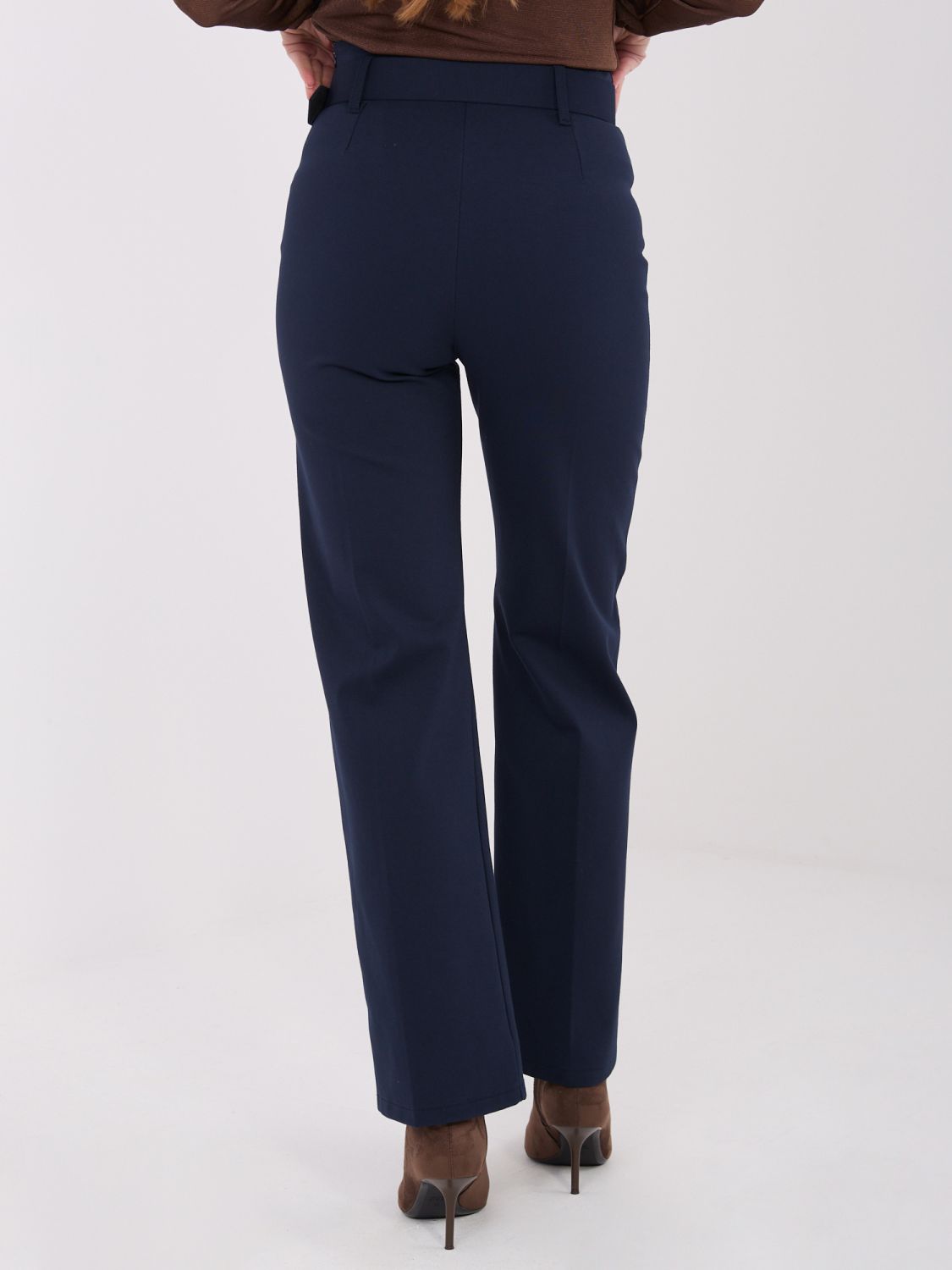 Elegante dunkelblaue Stoffhose mit hohem Bund und Gürtel