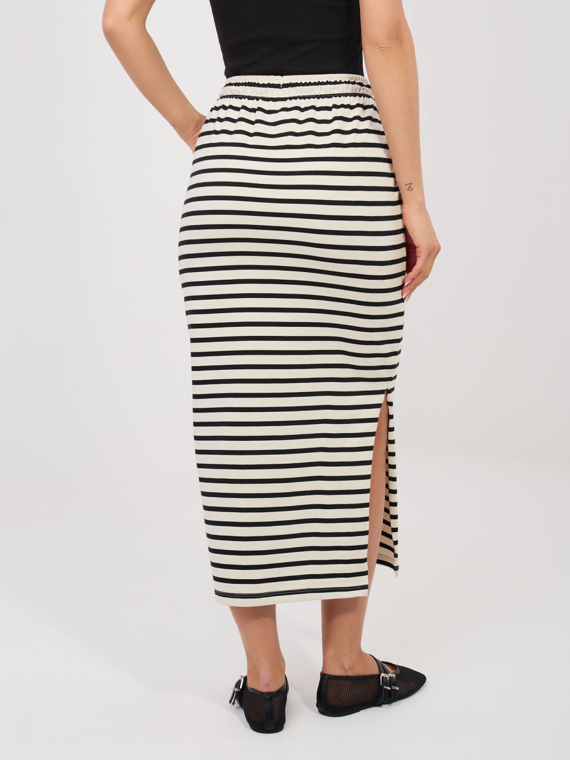 Beiger Midi-Rock mit Streifen und Taschen