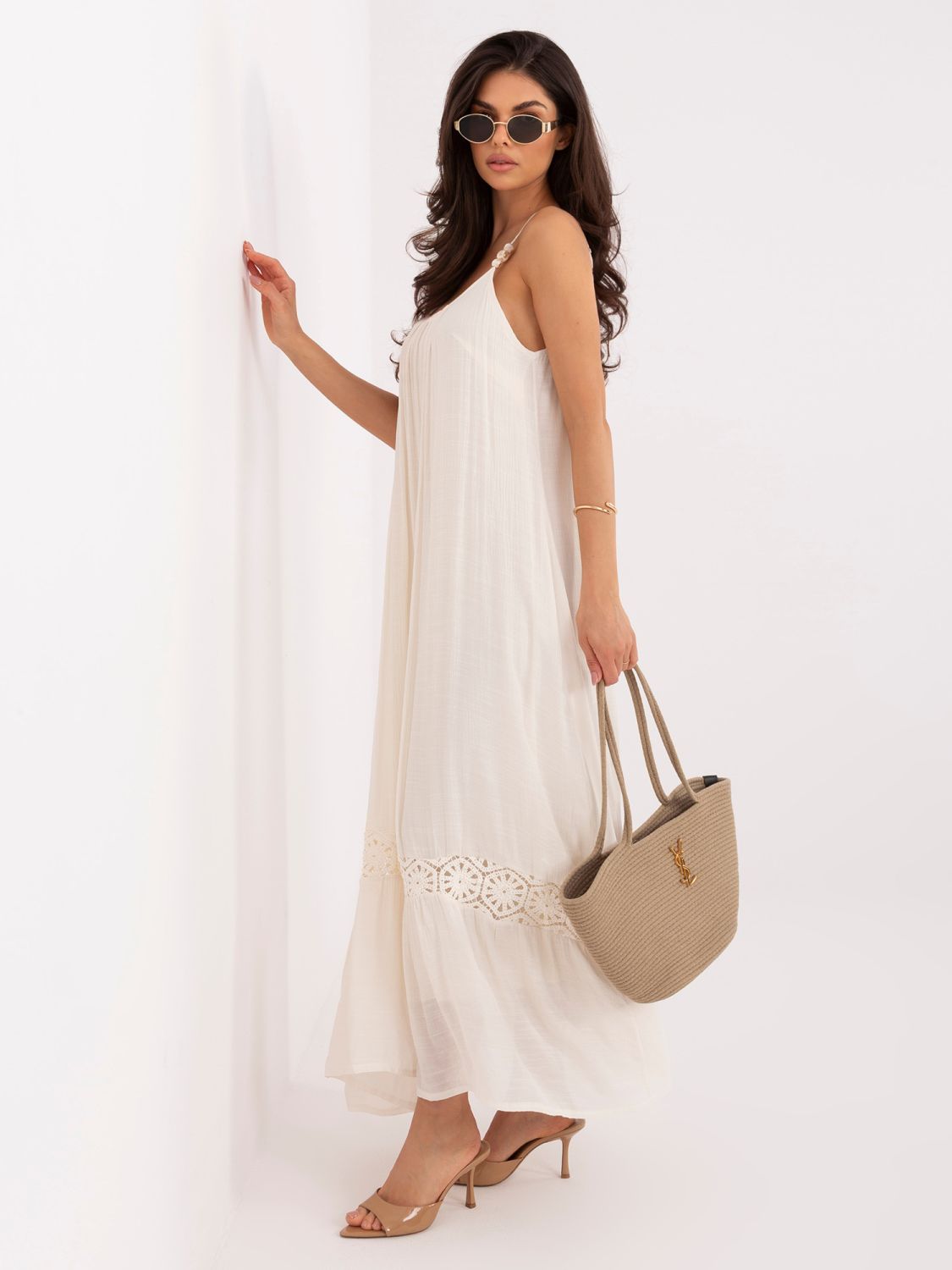 Beiges Maxi-Kleid mit Spitzendetails