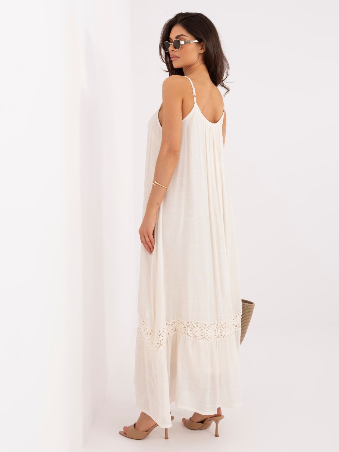Beiges Maxi-Kleid mit Spitzendetails