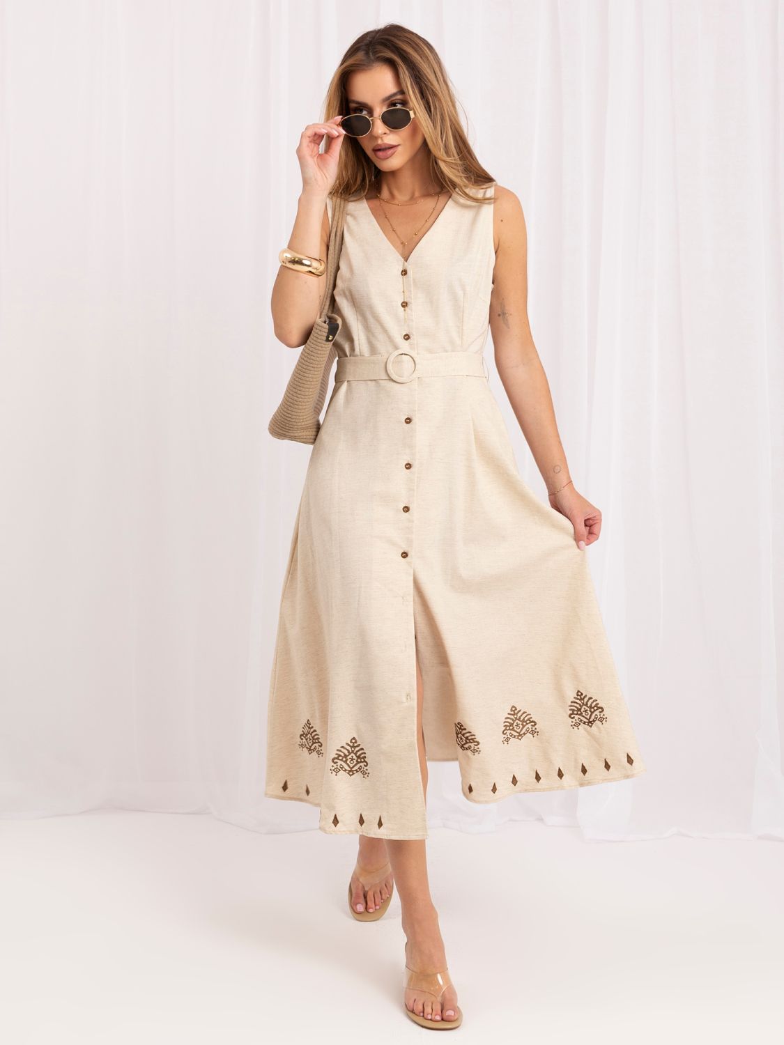 Beiges ausgestelltes Midi-Kleid mit Stickerei und Gürtel