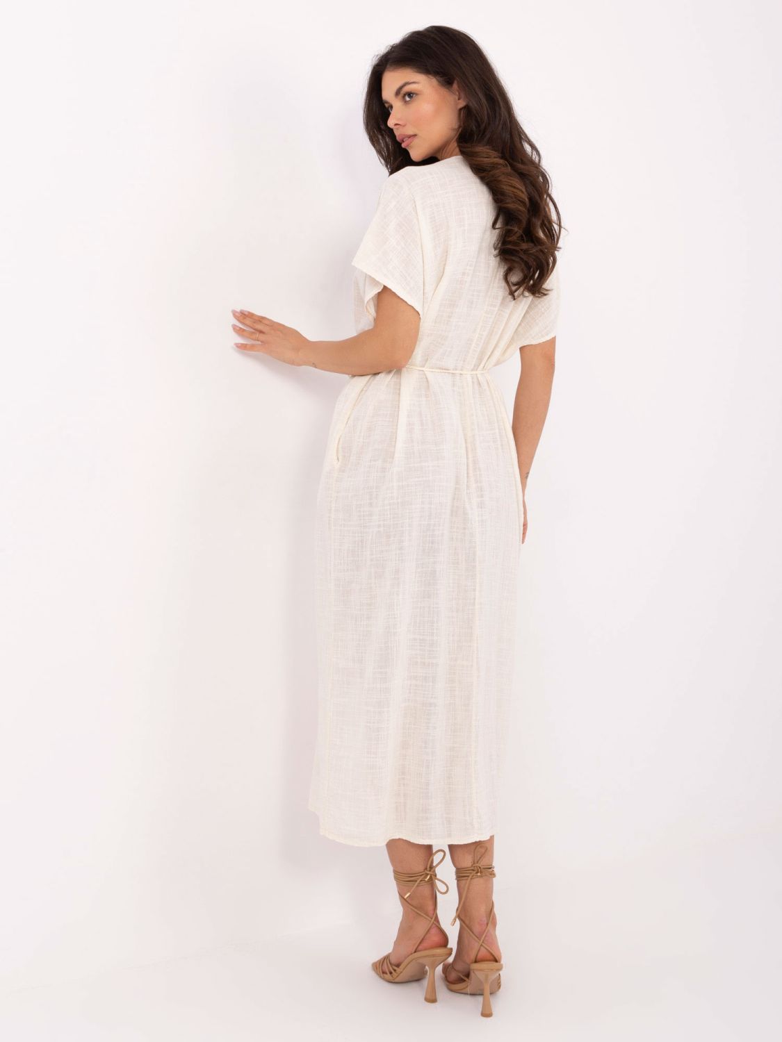 Oversize beige Sommerkleid mit Gürtel und Taschen