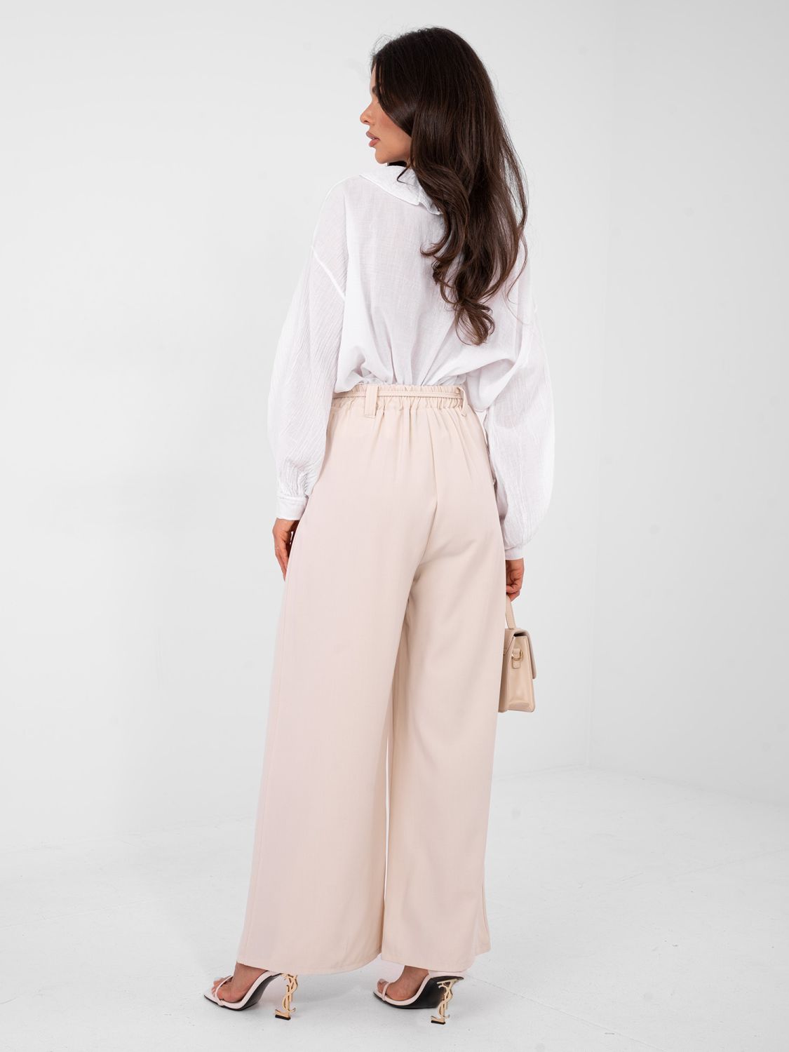 Elegante beige Wide-Leg-Hose mit Gürtel
