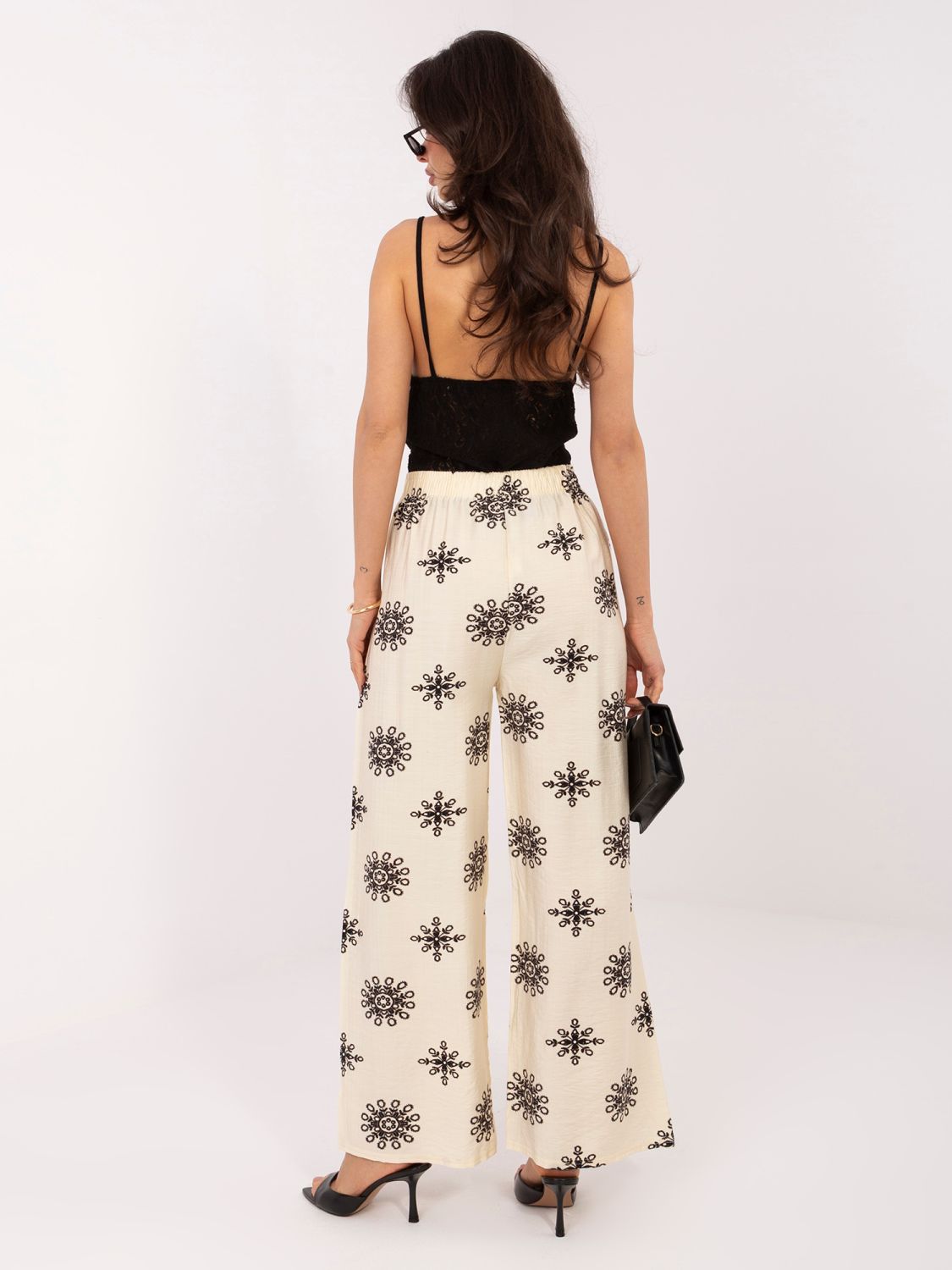 Beige Palazzo-Hose mit Gürtel