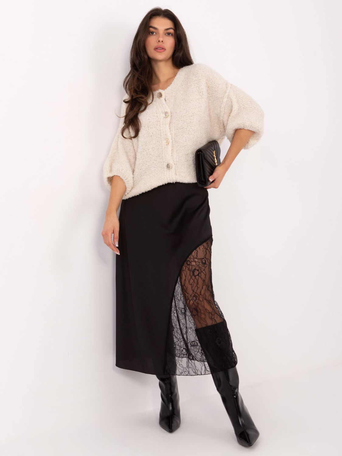 Eleganter beiger Pullover mit 3/4-Ärmeln und Knöpfen