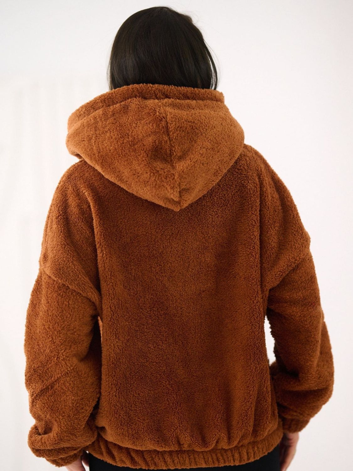 Beiger Kapuzenpullover mit Tasche