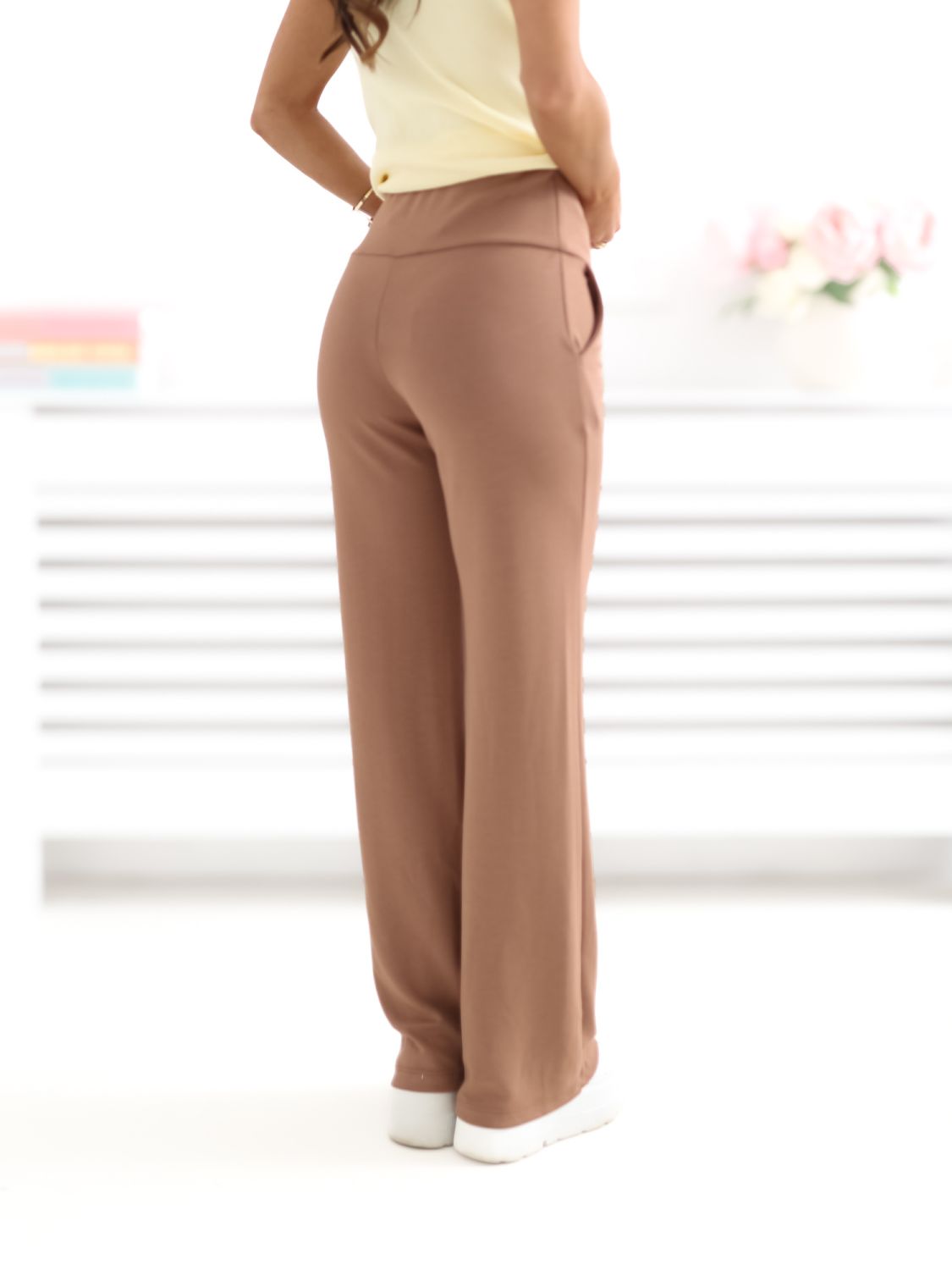 Beige Jogginghose mit geradem Bein