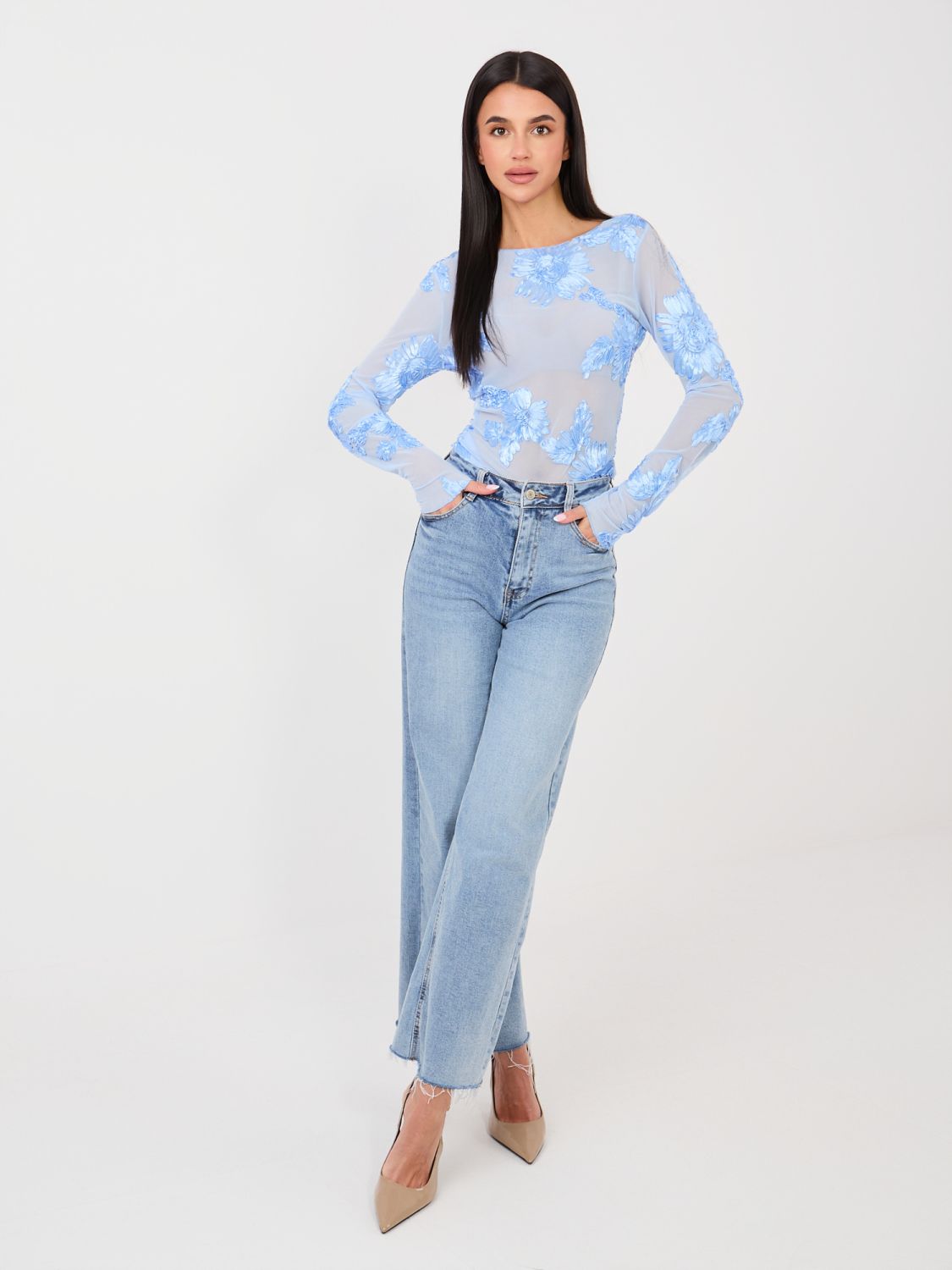 Elegante blaue Bluse mit Blumenapplikation und Stickerei