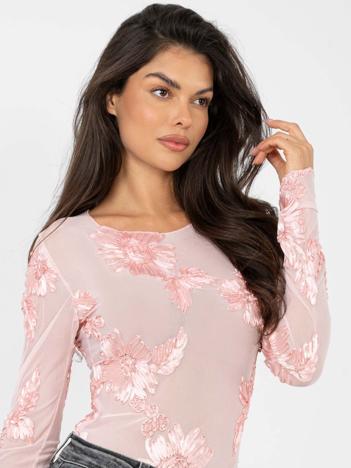 Elegante rosa Bluse mit Blumenapplikation und Stickerei