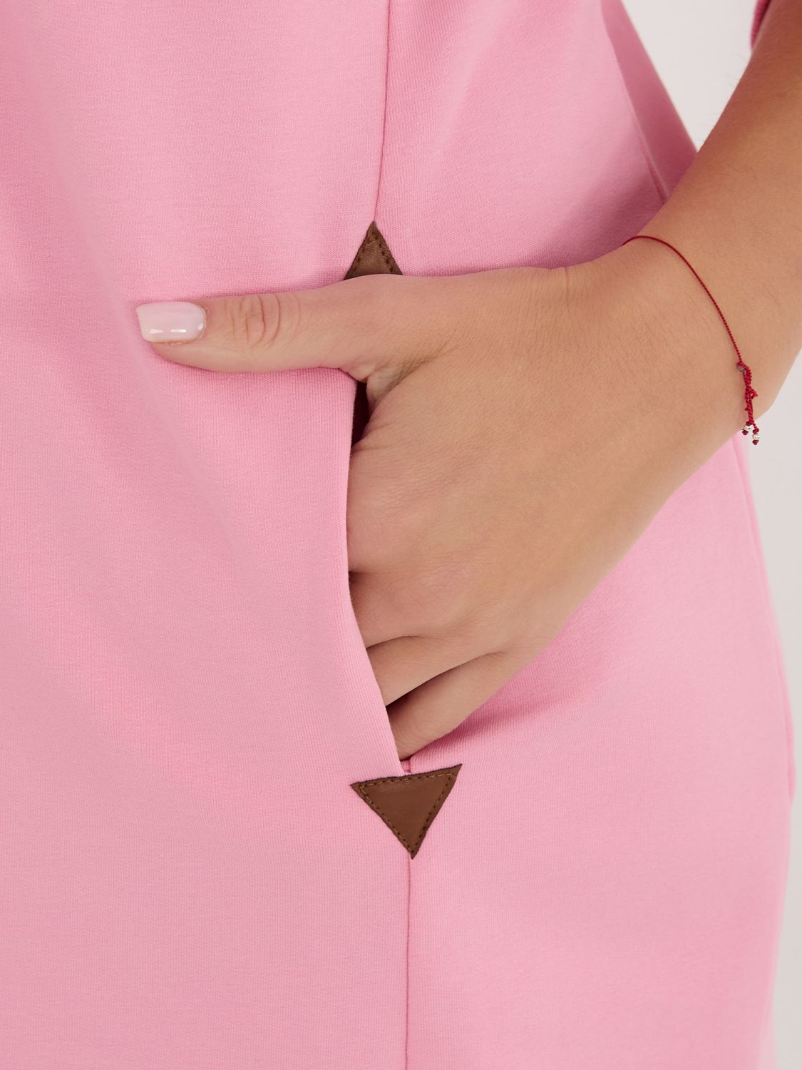 Hellrosa Minikleid mit 3/4-Ärmeln