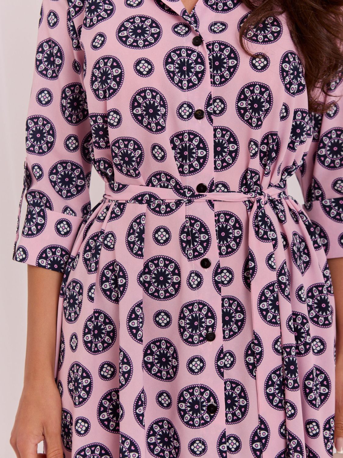 Hellrosa ausgestelltes Midi-Kleid mit Gürtel