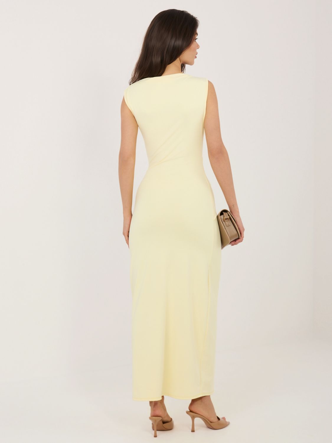 Elegantes gelbes Midi-Kleid mit Wasserfallausschnitt