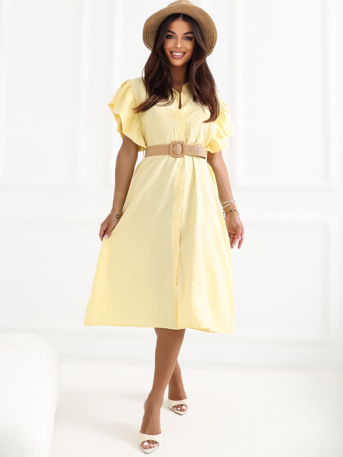 Gelbes ausgestelltes Midi-Kleid mit Kragen und Gürtel