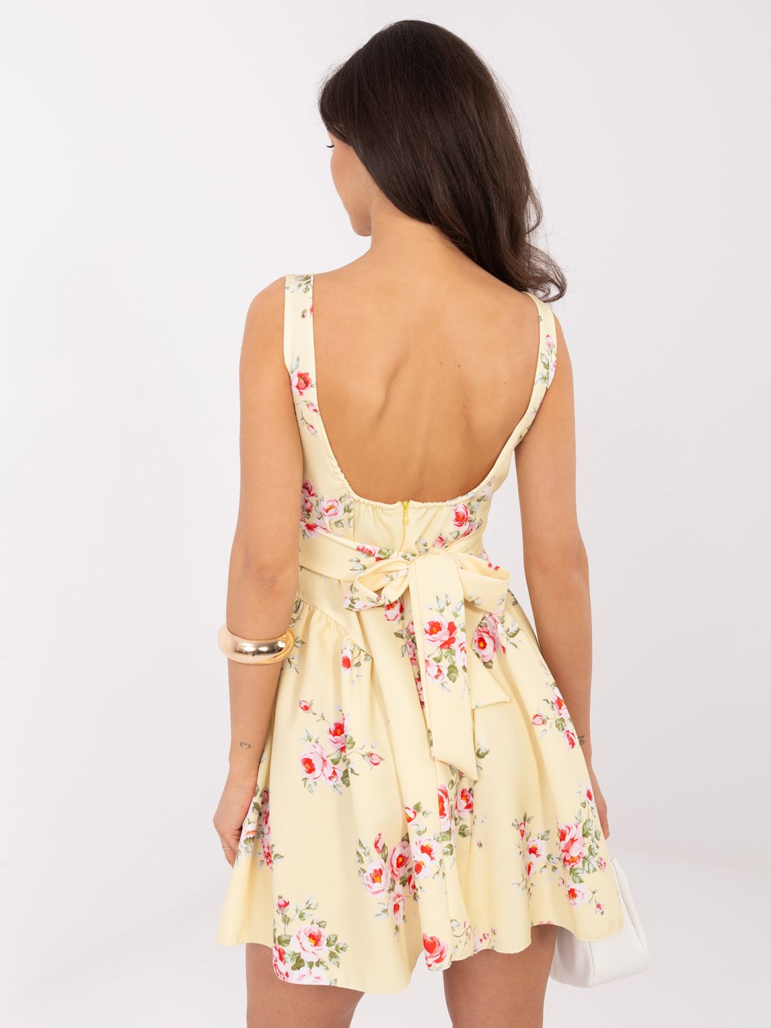 Gelbes ausgestelltes Minikleid mit Blumenmuster
