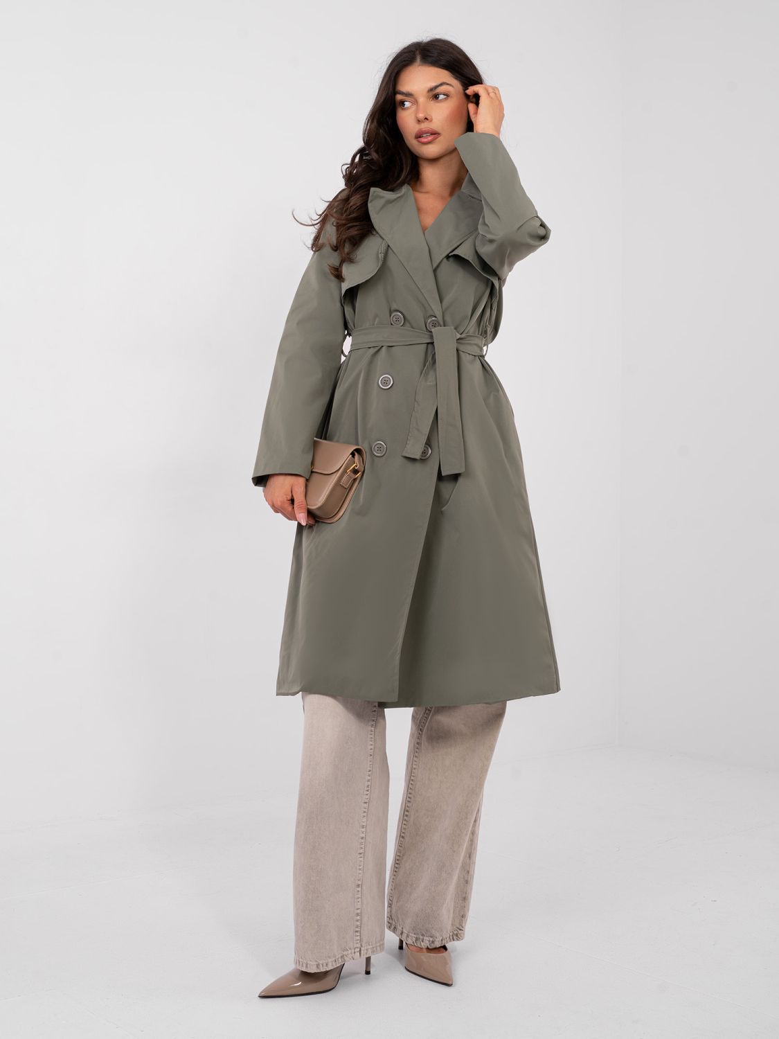 Eleganter khakifarbener Trenchcoat mit Gürtel und Futter