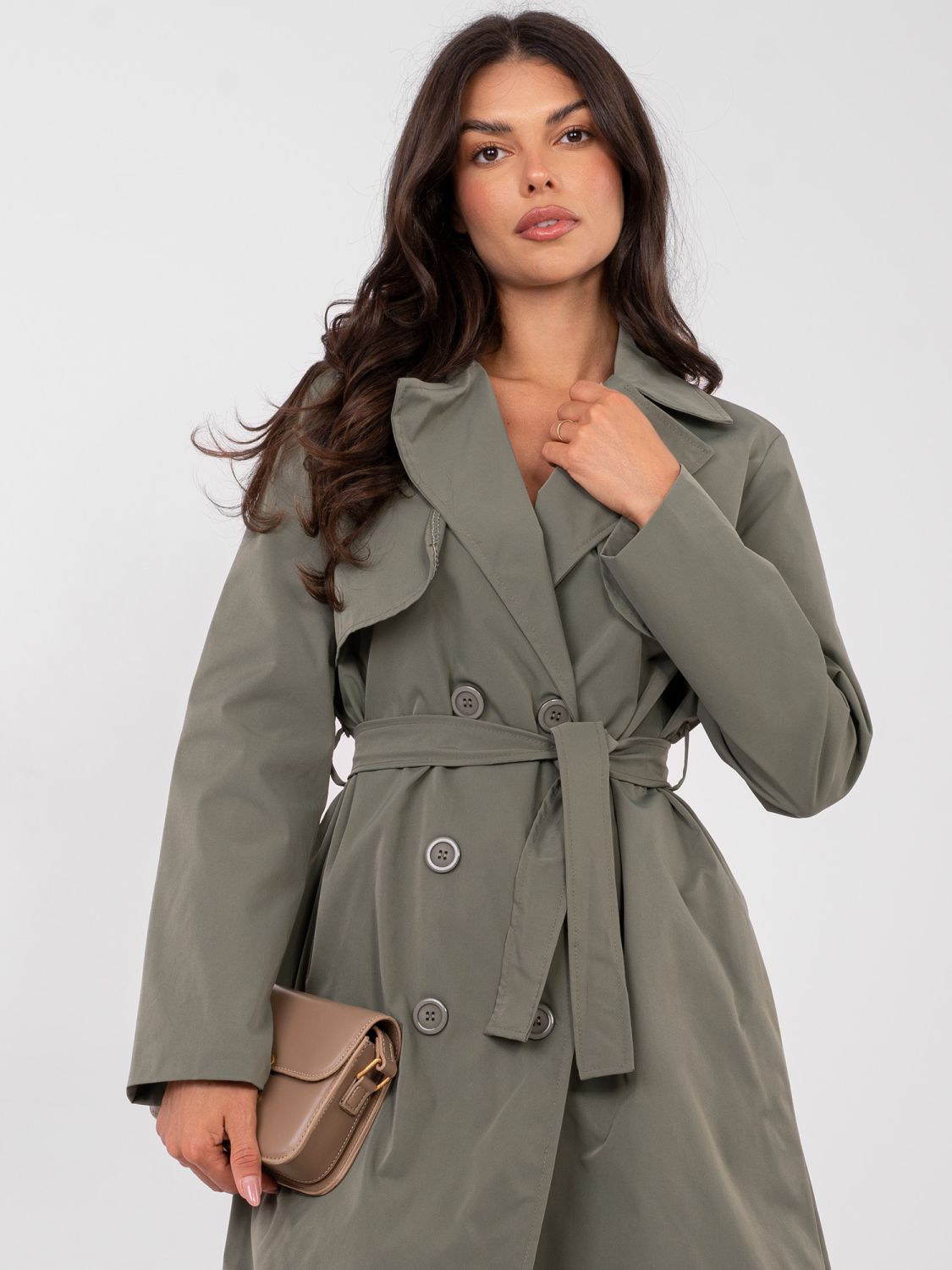 Eleganter khakifarbener Trenchcoat mit Gürtel und Futter