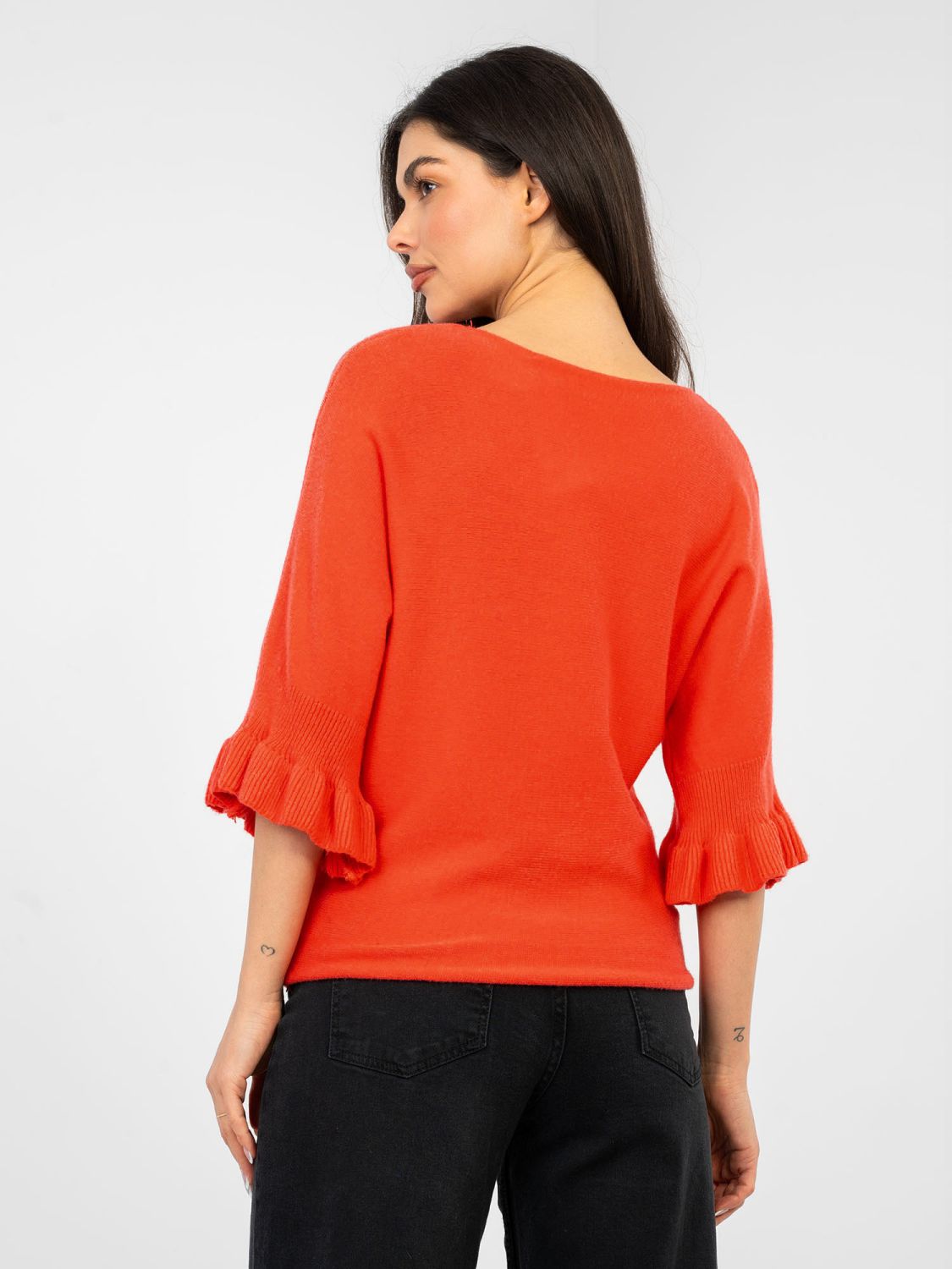 Eleganter korallenfarbener Pullover mit 3/4-Ärmeln und Volant