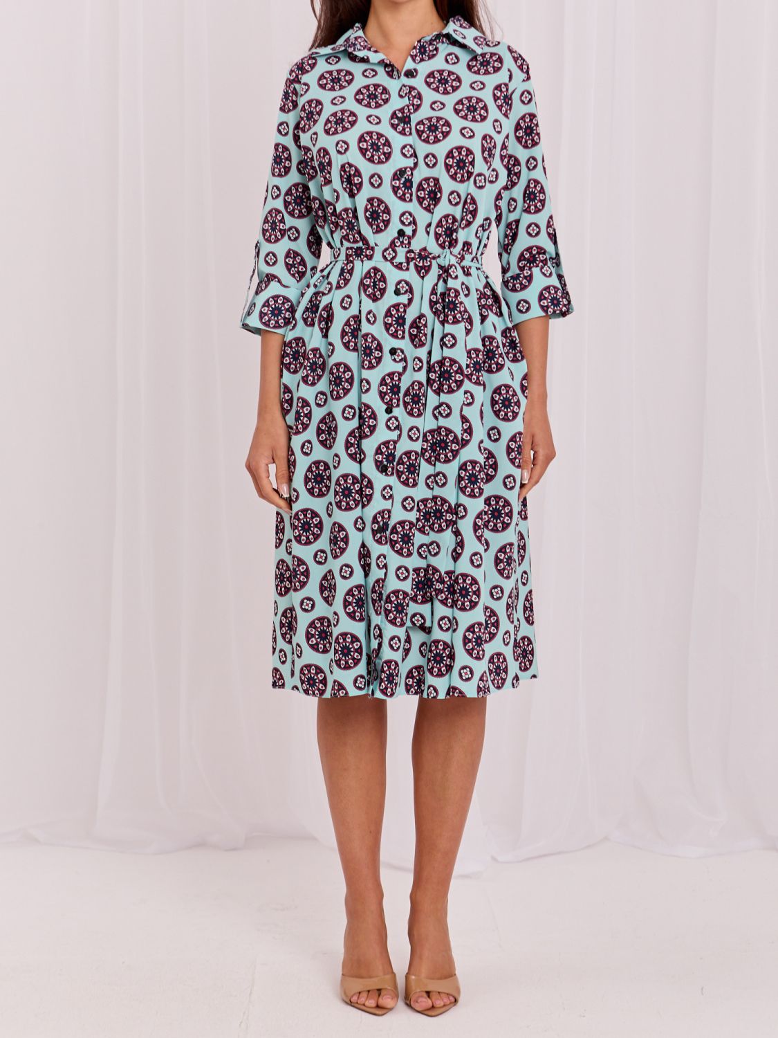 Elegantes ausgestelltes Midi-Kleid mit Gürtel und Print